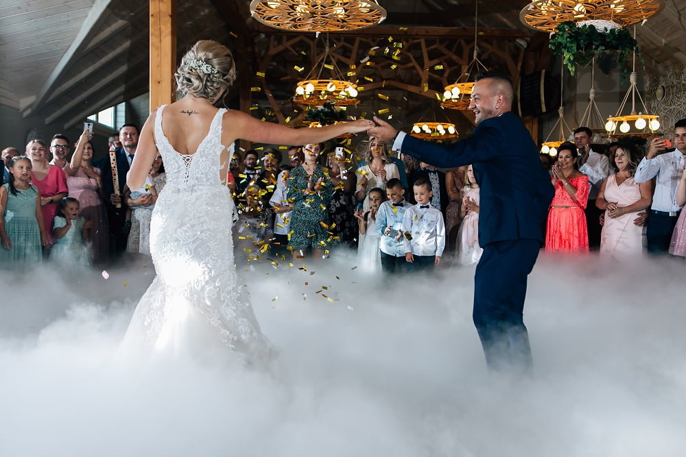 Pierwszy taniec na weselu i fotografia ślubna